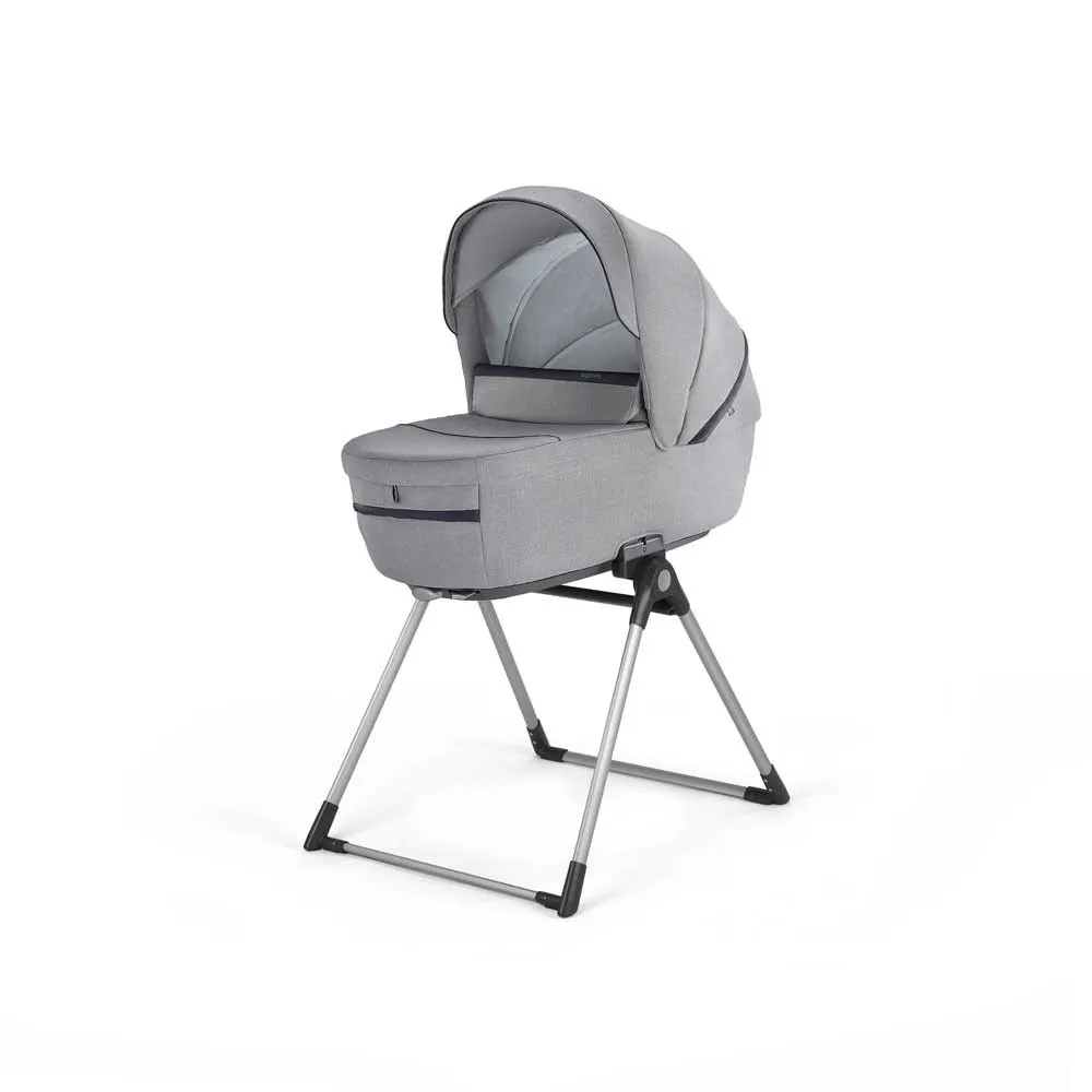 https://www.roshko.bg/media/catalog/product/cache/1/image/9df78eab33525d08d6e5fb8d27136e95/a/p/Inglesina Aptica Duo бебешка количка - Silk Grey 5.webp