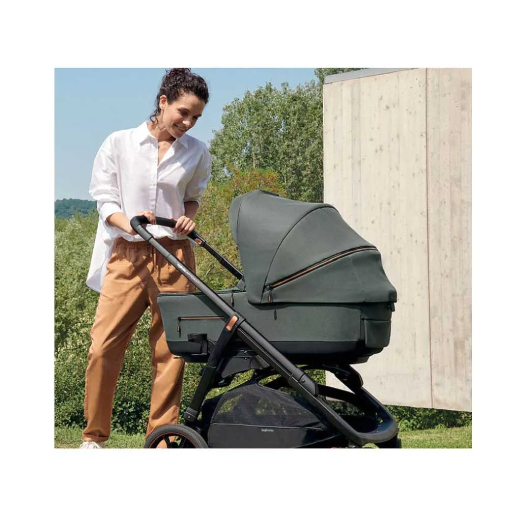 https://www.roshko.bg/media/catalog/product/cache/1/image/9df78eab33525d08d6e5fb8d27136e95/a/p/bebeshka-kolicha-inglesina-aptica-xt-taiga-green 6.webp
