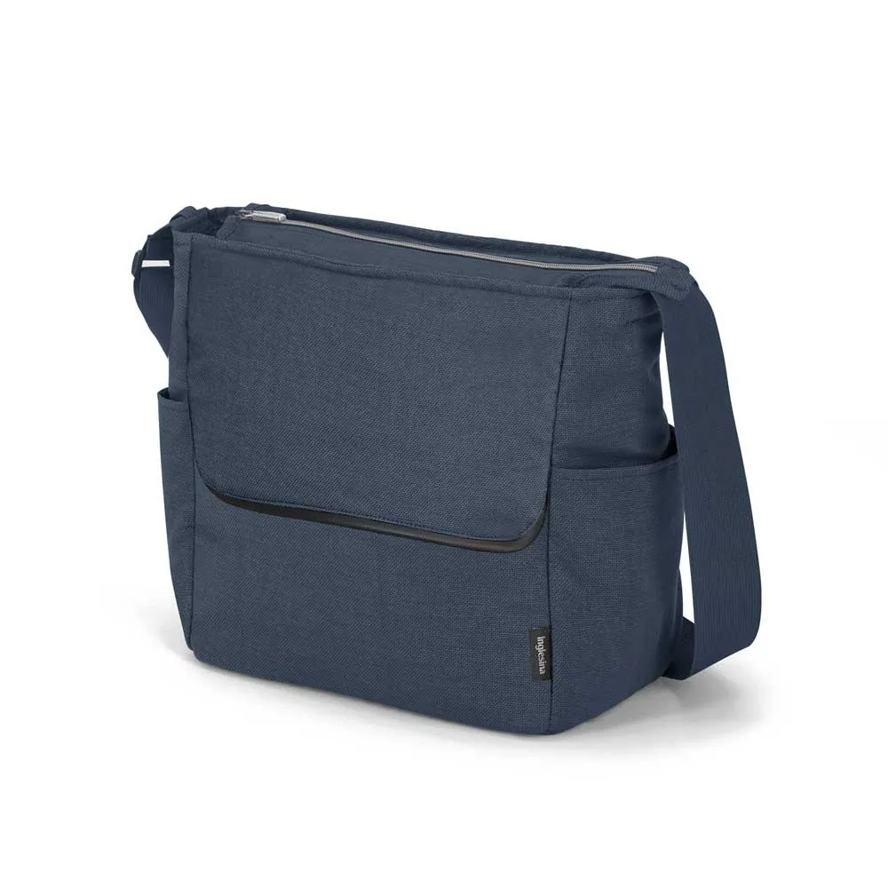 https://www.roshko.bg/media/catalog/product/cache/1/image/9df78eab33525d08d6e5fb8d27136e95/a/x/chanta-za-bebeshka-kolichka-inglesina-aptica-resort-blue.webp