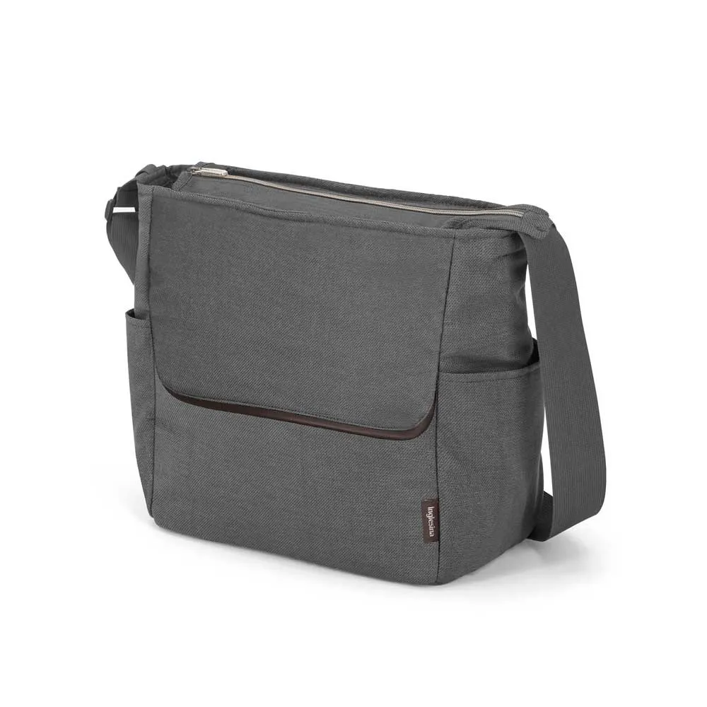 https://www.roshko.bg/media/catalog/product/cache/1/image/9df78eab33525d08d6e5fb8d27136e95/a/x/chanta-za-bebeshka-kolichka-inglesina-aptica-velvet-grey.webp