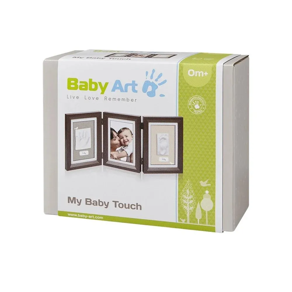https://www.roshko.bg/media/catalog/product/cache/1/image/9df78eab33525d08d6e5fb8d27136e95/b/a/Baby Art дървена рамка от 3 части, за 2 отпечатъка и снимка My Baby Touch - кафява с бяло паспарту.webp