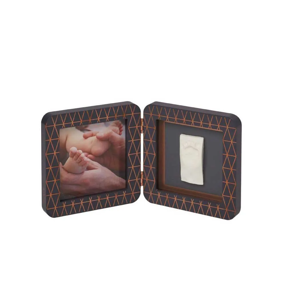 https://www.roshko.bg/media/catalog/product/cache/1/image/9df78eab33525d08d6e5fb8d27136e95/b/a/Baby Art Baby Touch рамка за снимка и отпечатък - Dark Grey Copper.webp