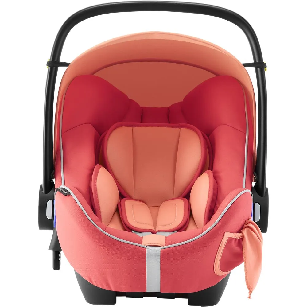 https://www.roshko.bg/media/catalog/product/cache/1/image/9df78eab33525d08d6e5fb8d27136e95/b/a/Britax Romer Bbay Safe i-Size стол за кола за новородено Coral Peach 2.webp