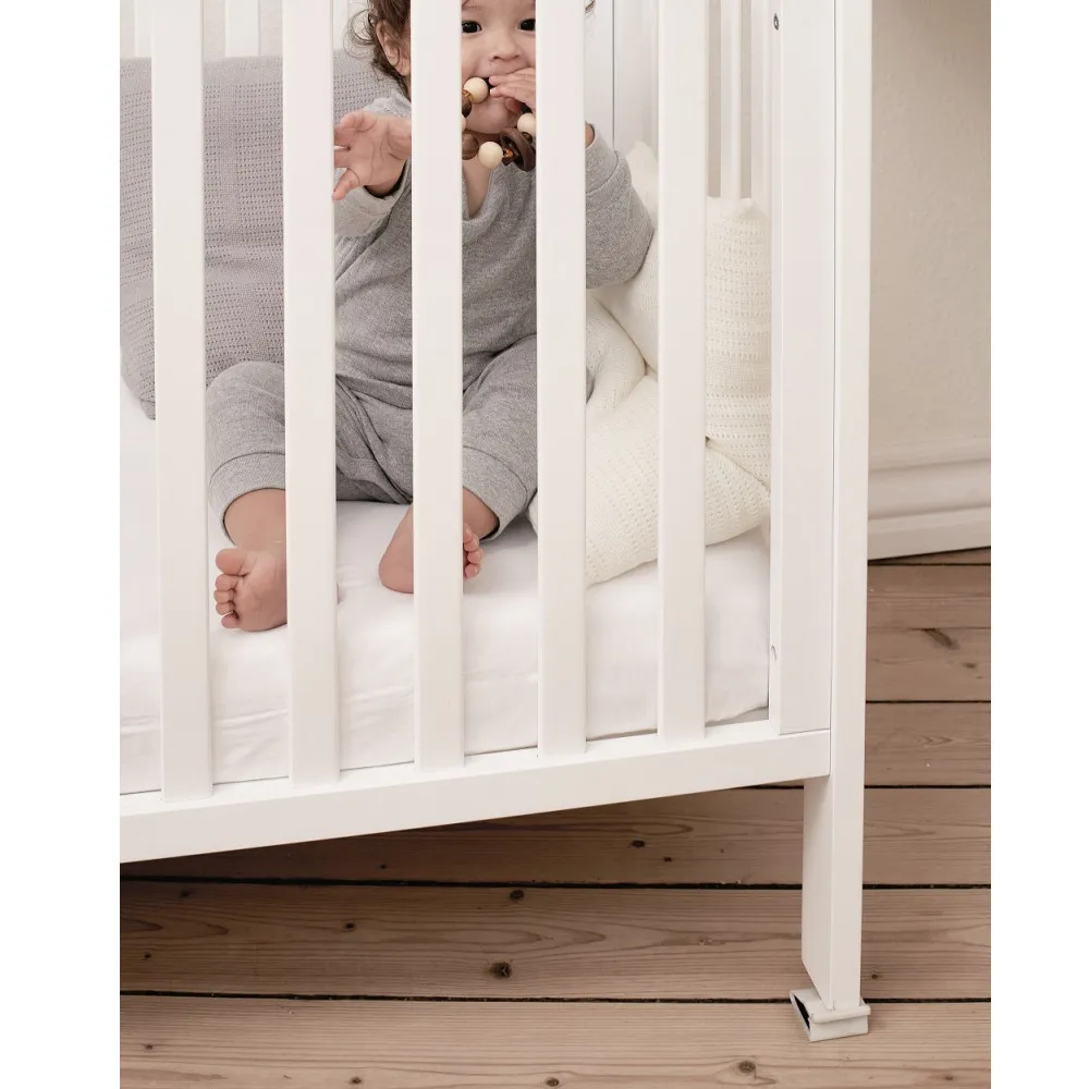 https://www.roshko.bg/media/catalog/product/cache/1/image/9df78eab33525d08d6e5fb8d27136e95/b/a/babydan baby bounce пружиниращи крачета - 8310-01.webp
