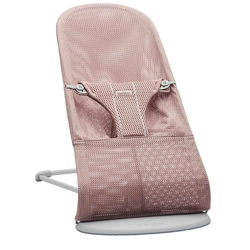 https://www.roshko.bg/media/catalog/product/cache/1/image/9df78eab33525d08d6e5fb8d27136e95/b/e/BabyBjörn Bliss бебешки шезлонг - Dusty pink, Mesh (светло сива рамка).webp