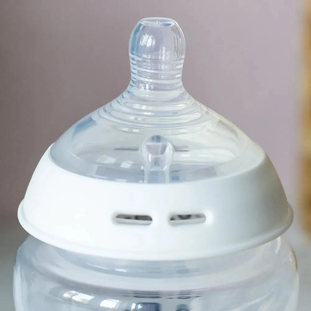 https://www.roshko.bg/media/catalog/product/cache/1/image/9df78eab33525d08d6e5fb8d27136e95/b/i/Tommee Tippee Биберони за хранене Natural Start.webp