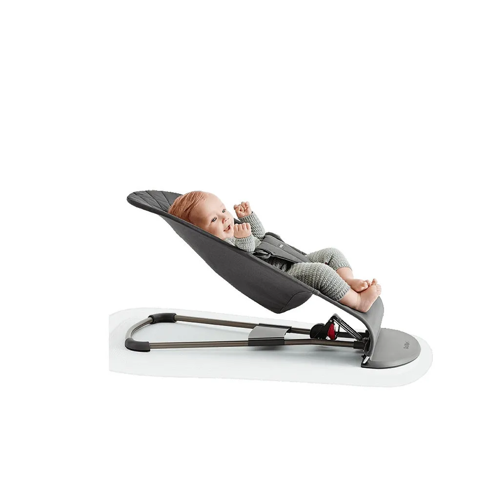 https://www.roshko.bg/media/catalog/product/cache/1/image/9df78eab33525d08d6e5fb8d27136e95/b/l/BabyBjörn Bliss бебешки шезлонг 4.webp