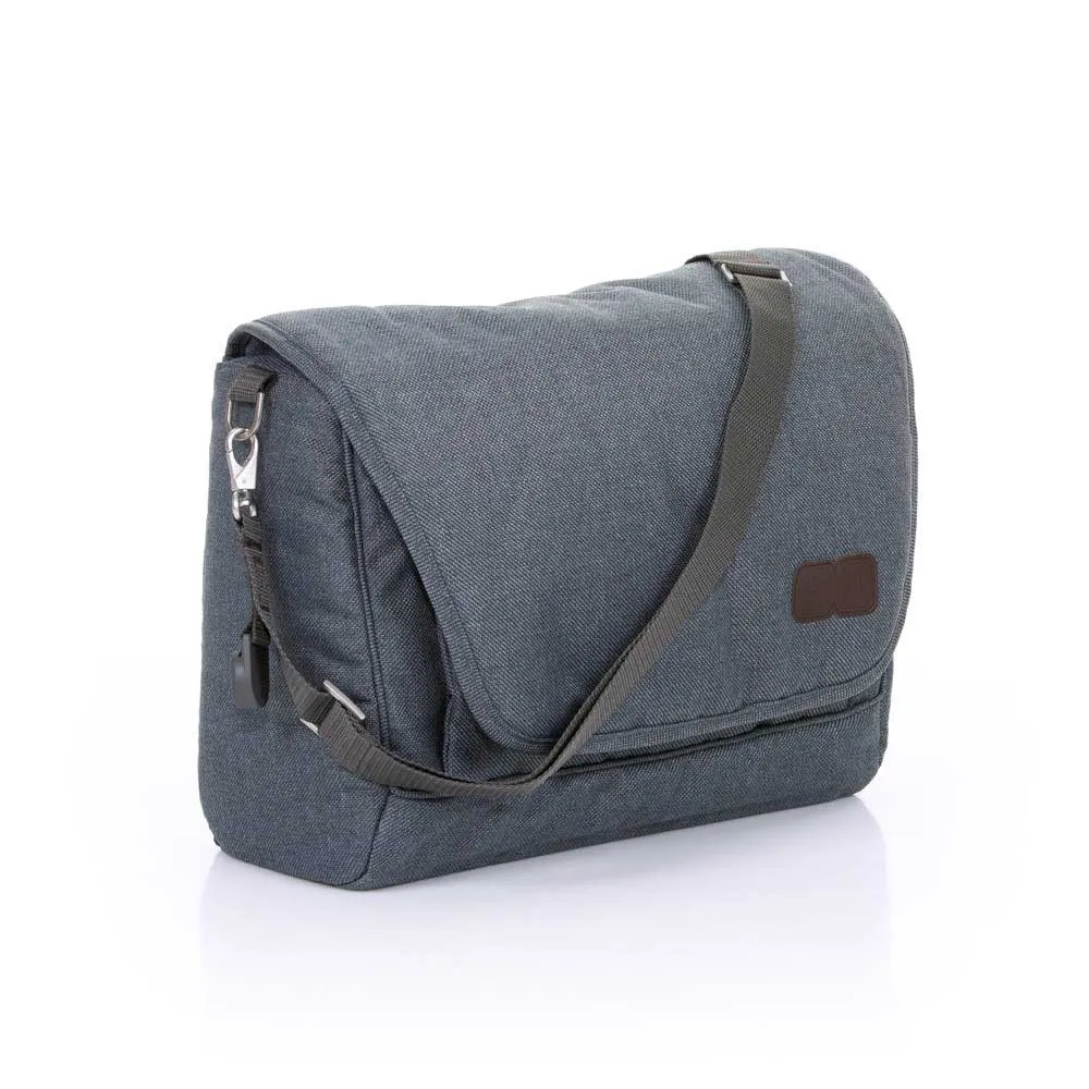 https://www.roshko.bg/media/catalog/product/cache/1/image/9df78eab33525d08d6e5fb8d27136e95/c/h/ABC Design Fashion чанта за детска количка Mountain.webp