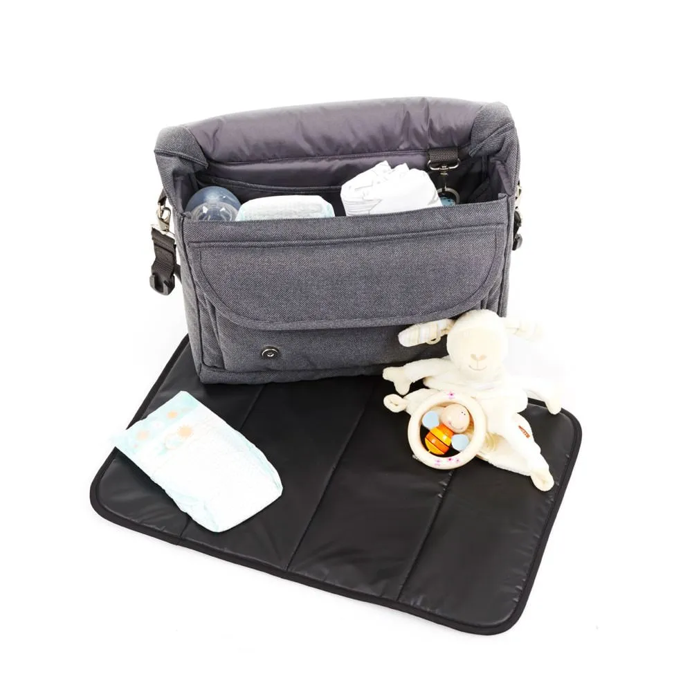 https://www.roshko.bg/media/catalog/product/cache/1/image/9df78eab33525d08d6e5fb8d27136e95/c/h/!анта за детска колчика ABC Design Changing Bag Fashion Mountain 2018 1.webp