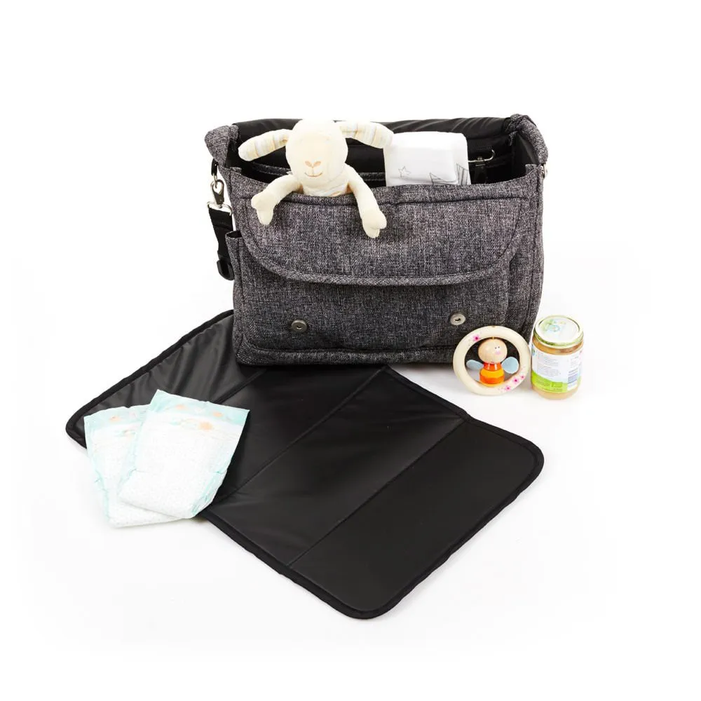 https://www.roshko.bg/media/catalog/product/cache/1/image/9df78eab33525d08d6e5fb8d27136e95/c/h/!анта за детска колчика ABC Design Changing Bag Fashion Race 2018 2.webp