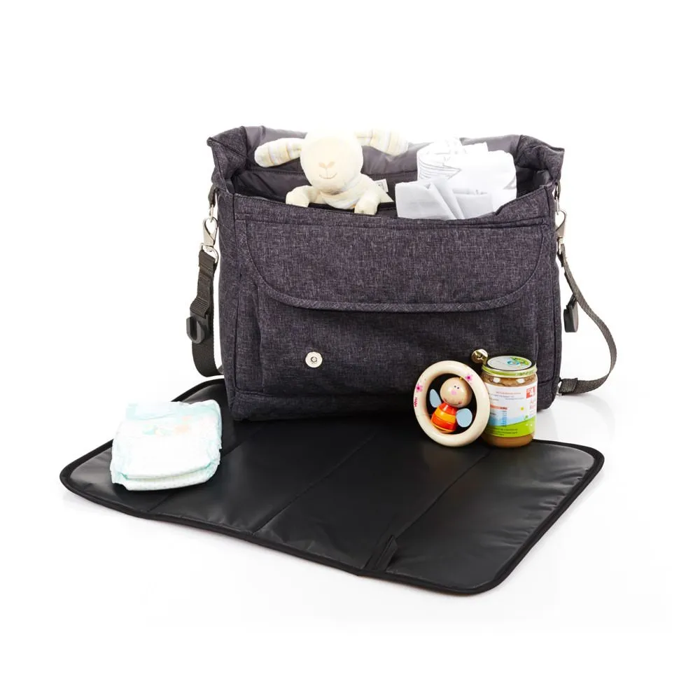 https://www.roshko.bg/media/catalog/product/cache/1/image/9df78eab33525d08d6e5fb8d27136e95/c/h/!анта за детска колчика ABC Design Changing Bag Fashion Street 2018 2.webp