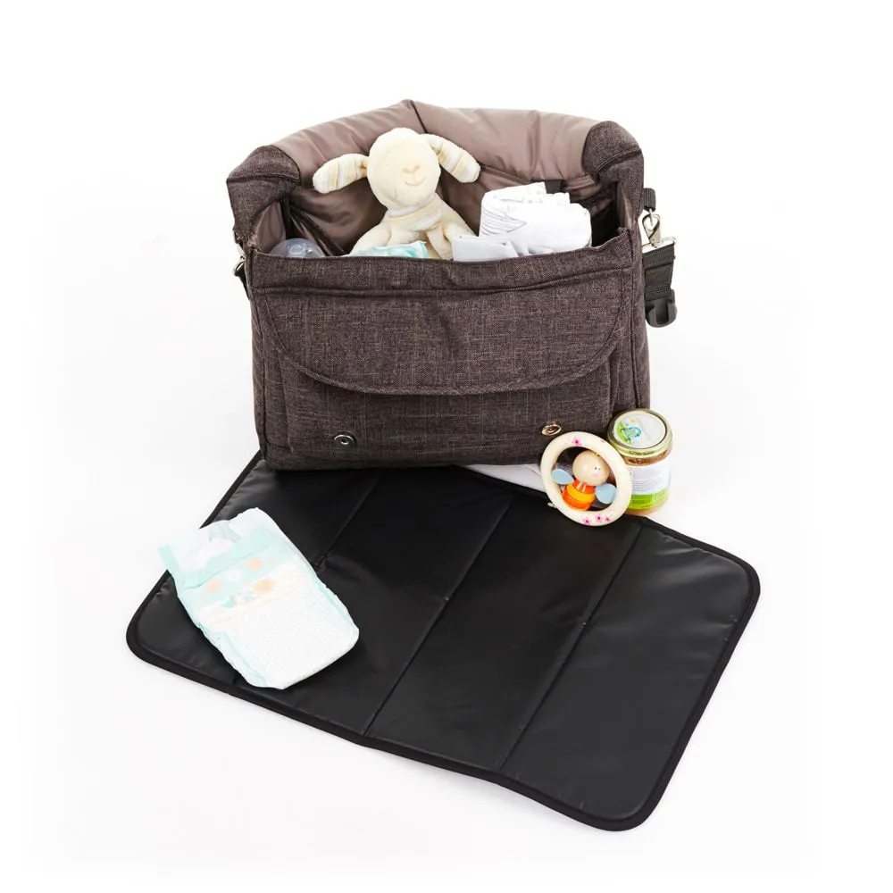 https://www.roshko.bg/media/catalog/product/cache/1/image/9df78eab33525d08d6e5fb8d27136e95/c/h/!анта за детска колчика ABC Design Changing Bag Fashion Walnut 2018 1.webp