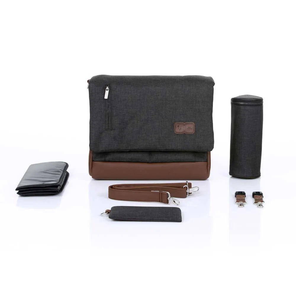 https://www.roshko.bg/media/catalog/product/cache/1/image/9df78eab33525d08d6e5fb8d27136e95/c/h/ABC Design Urban чанта за детска количка Piano 2019.webp