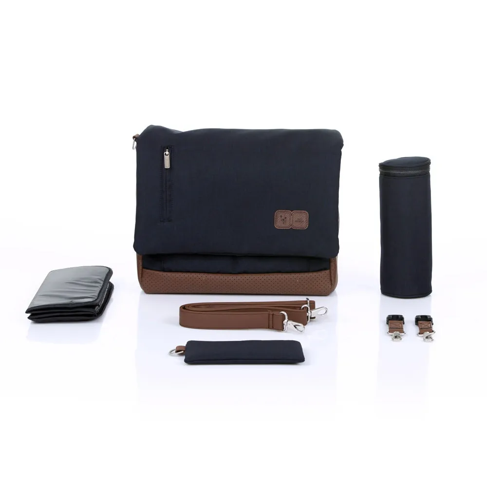 https://www.roshko.bg/media/catalog/product/cache/1/image/9df78eab33525d08d6e5fb8d27136e95/c/h/ABC Design Urban чанта за детска количка Shadow 2019.webp