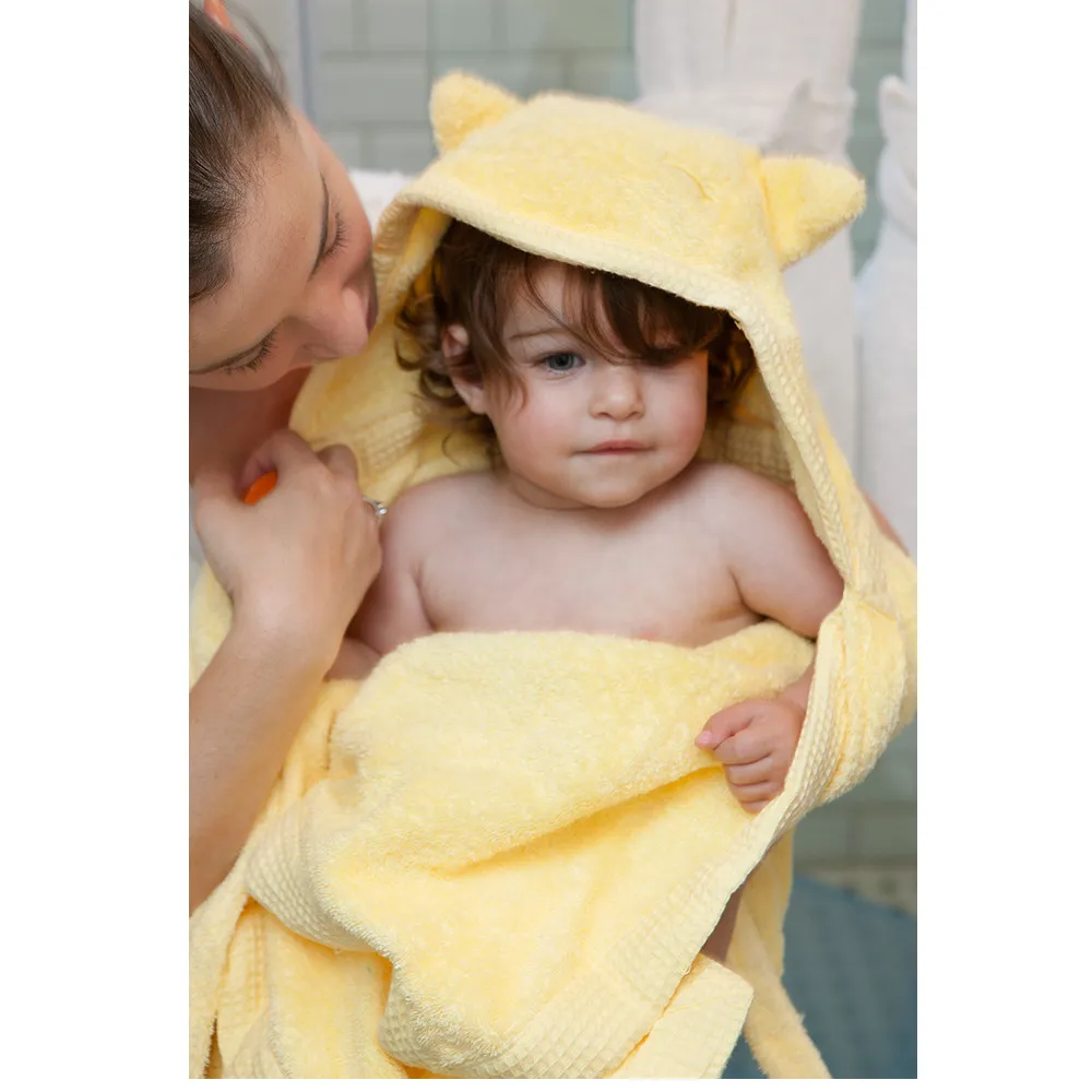 https://www.roshko.bg/media/catalog/product/cache/1/image/9df78eab33525d08d6e5fb8d27136e95/c/u/Minene Кърпа с качулка коте - банан.webp