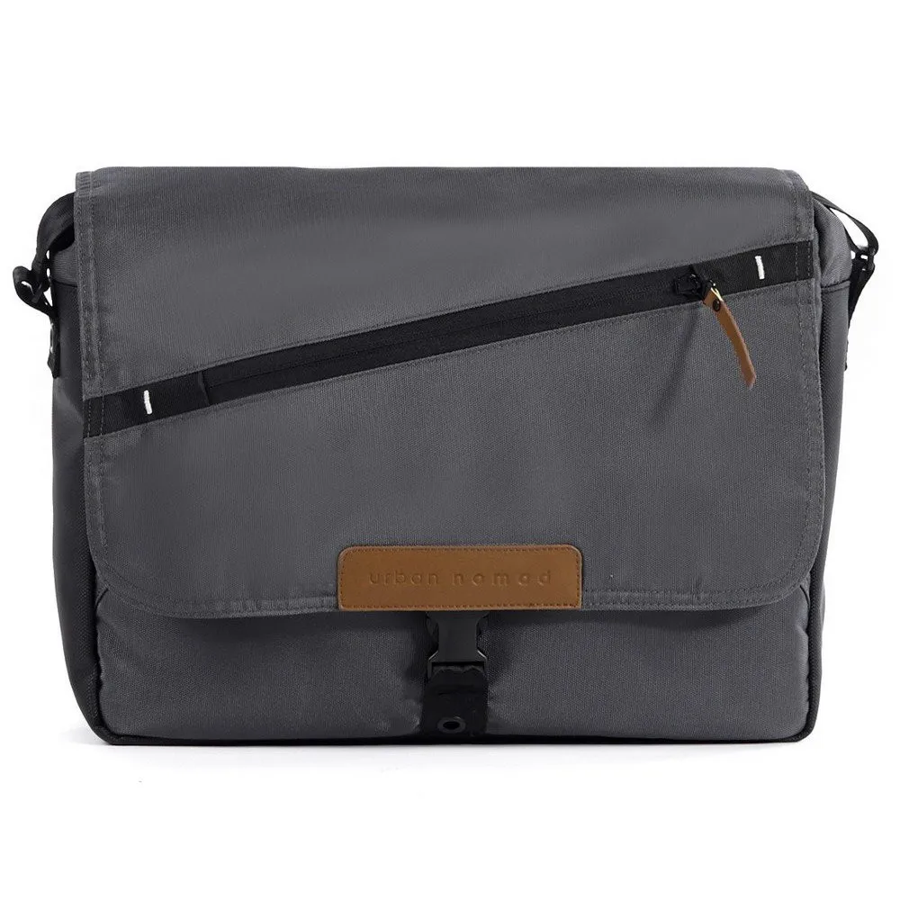 https://www.roshko.bg/media/catalog/product/cache/1/image/9df78eab33525d08d6e5fb8d27136e95/d/a/Mutsy Чанта за количка Evo Urban Nomad Dark Grey 2017.webp