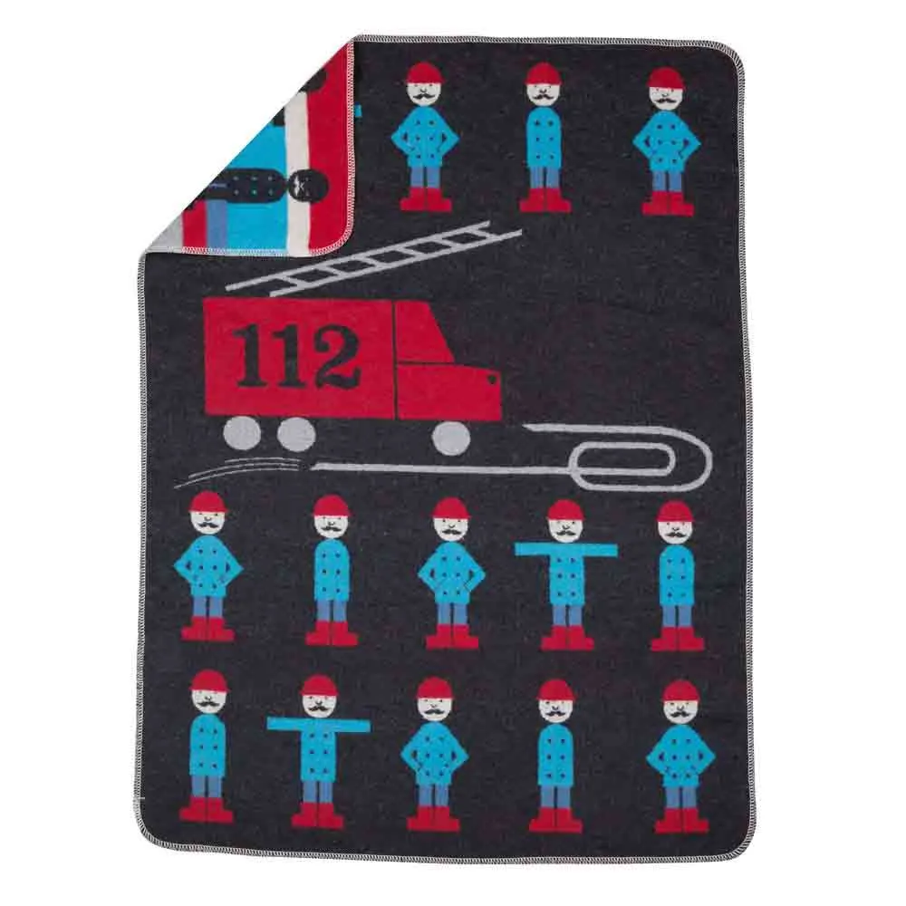 https://www.roshko.bg/media/catalog/product/cache/1/image/9df78eab33525d08d6e5fb8d27136e95/d/a/David Fussenegger памучно одеяло Fireman 70 x 90.webp