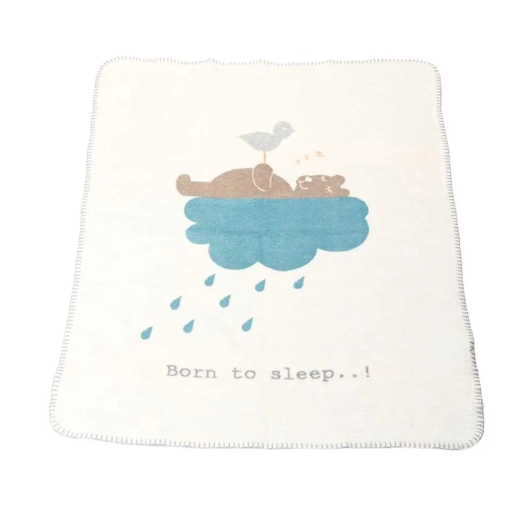 https://www.roshko.bg/media/catalog/product/cache/1/image/9df78eab33525d08d6e5fb8d27136e95/d/a/David Fussenegger Niki Born to sleep blue бебешко одеяло 1.webp