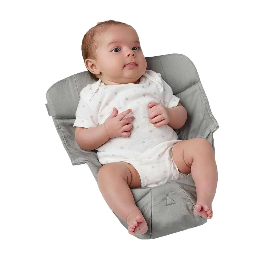 https://www.roshko.bg/media/catalog/product/cache/1/image/9df78eab33525d08d6e5fb8d27136e95/e/a/Ergobaby Easy Snug Infant Insert допъл нителна подложка за ергономична раница 2.webp