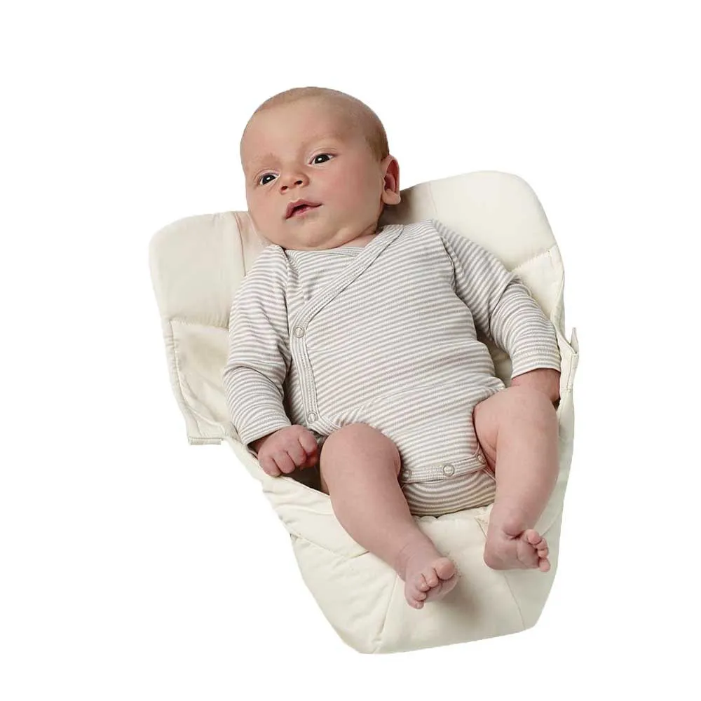 https://www.roshko.bg/media/catalog/product/cache/1/image/9df78eab33525d08d6e5fb8d27136e95/e/a/Ergobaby Easy Snug Infant Insert допъл нителна подложка за ергономична раница Original Natural 2.webp