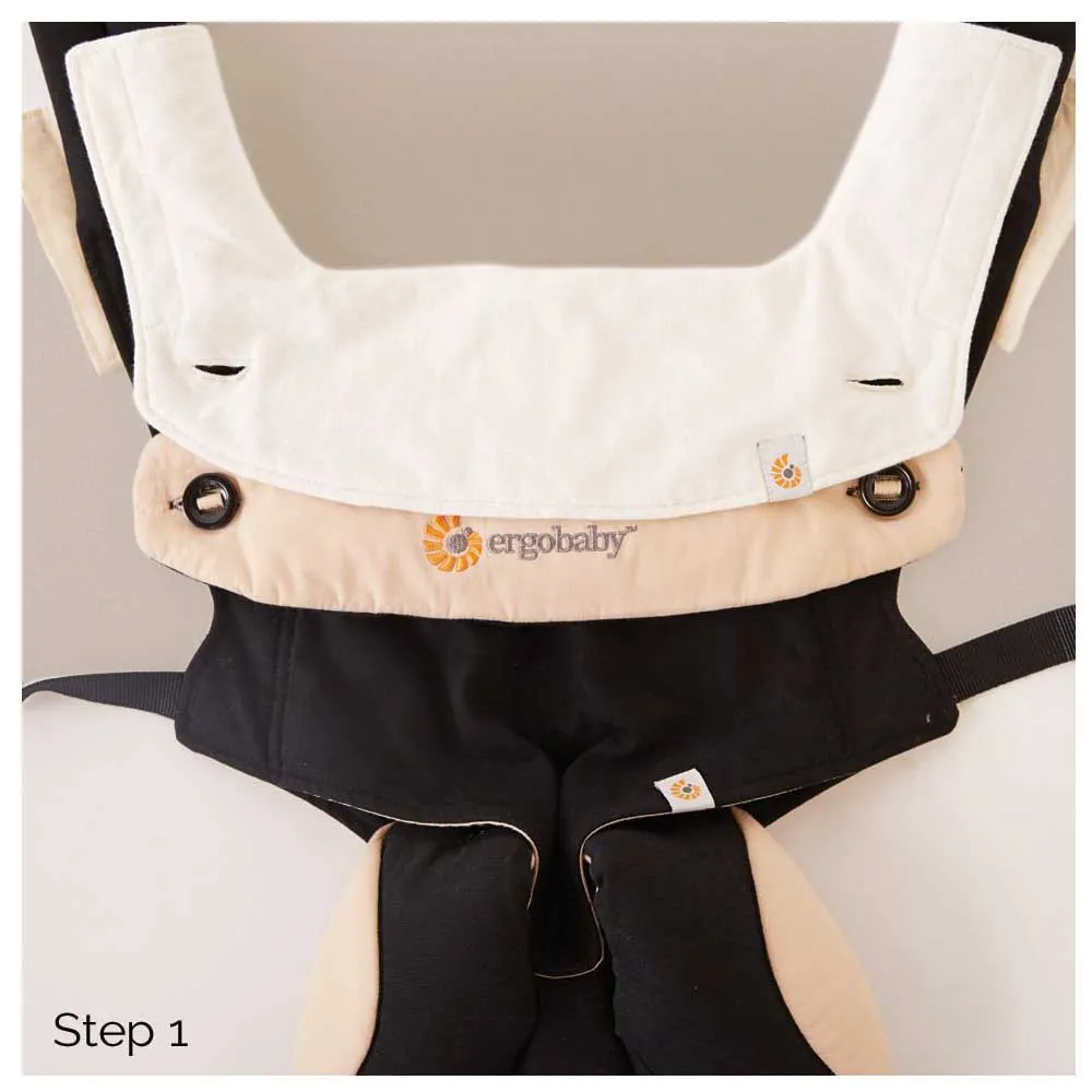 https://www.roshko.bg/media/catalog/product/cache/1/image/9df78eab33525d08d6e5fb8d27136e95/e/r/Ergobaby лигавник за ергономична работа Droll Pad & Bib Natural 2.webp