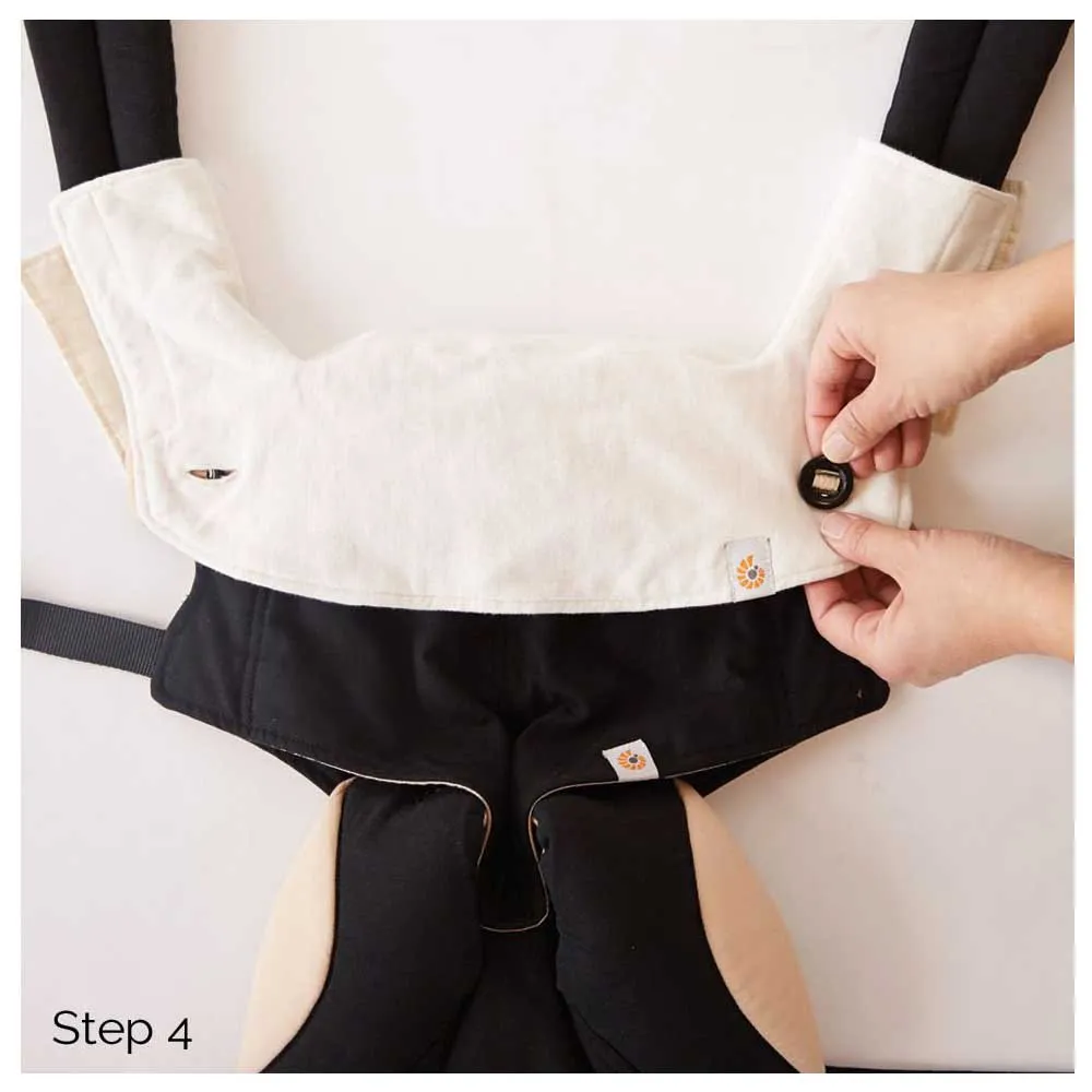 https://www.roshko.bg/media/catalog/product/cache/1/image/9df78eab33525d08d6e5fb8d27136e95/e/r/Ergobaby лигавник за ергономична работа Droll Pad & Bib Natural 5.webp