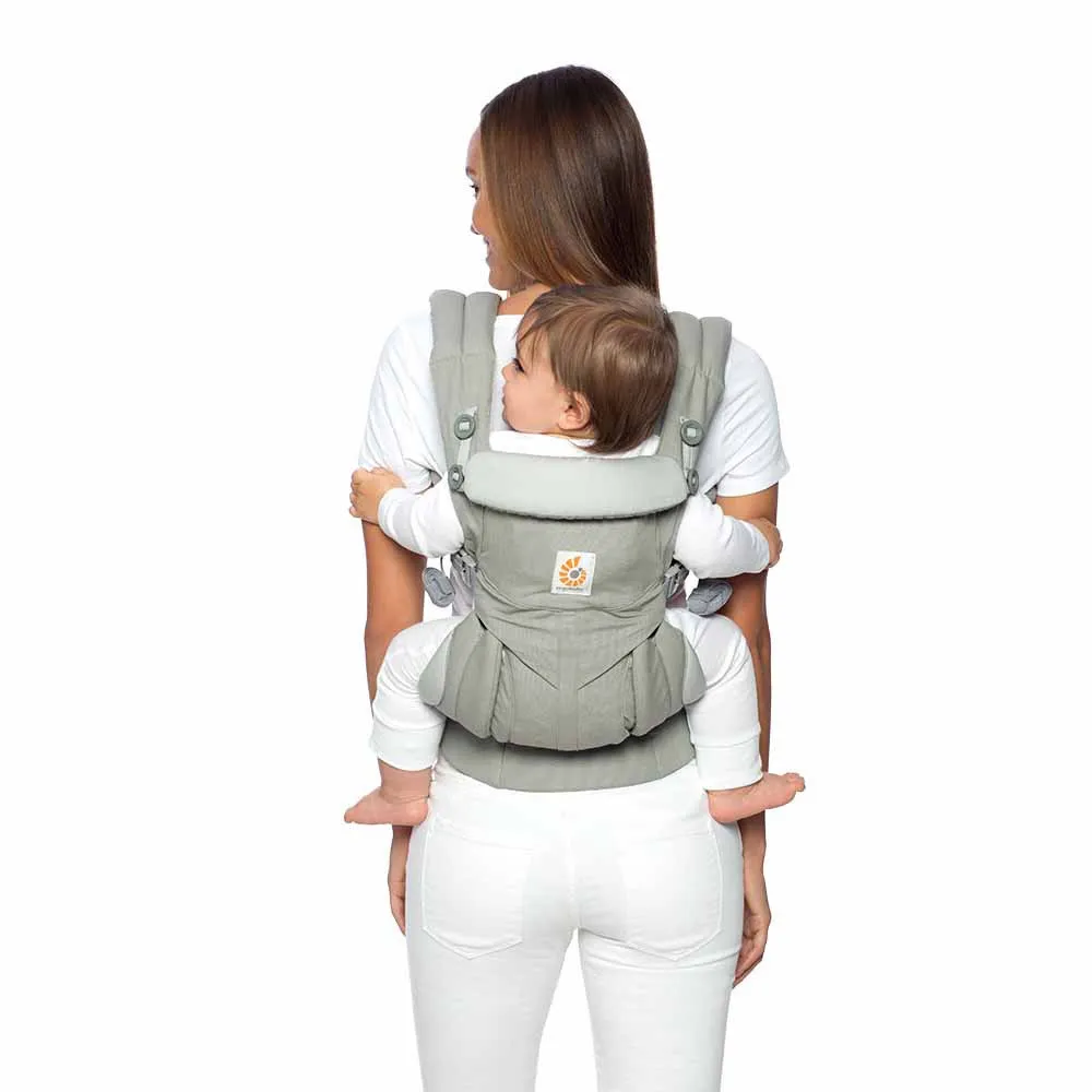 https://www.roshko.bg/media/catalog/product/cache/1/image/9df78eab33525d08d6e5fb8d27136e95/e/r/Ergobaby Omni 360 4.webp