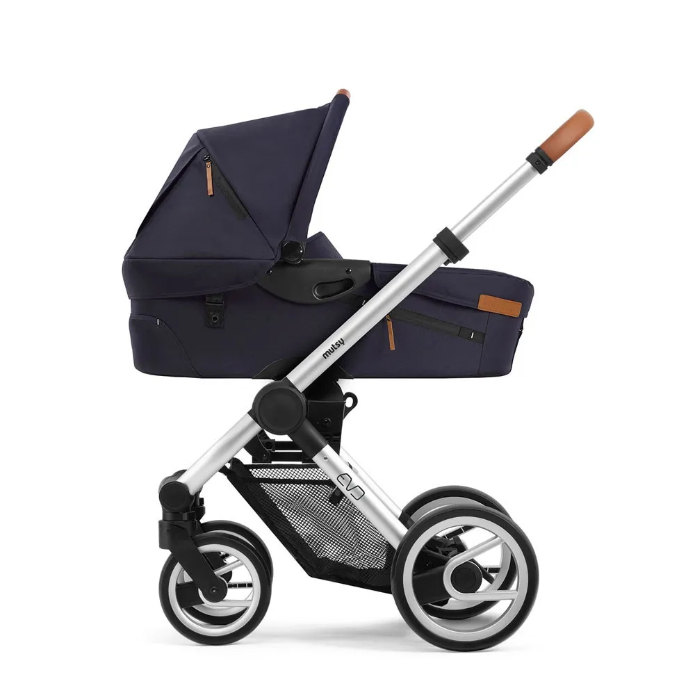 https://www.roshko.bg/media/catalog/product/cache/1/image/9df78eab33525d08d6e5fb8d27136e95/e/v/Musty Evo Urban Nomad Deep Navy.webp