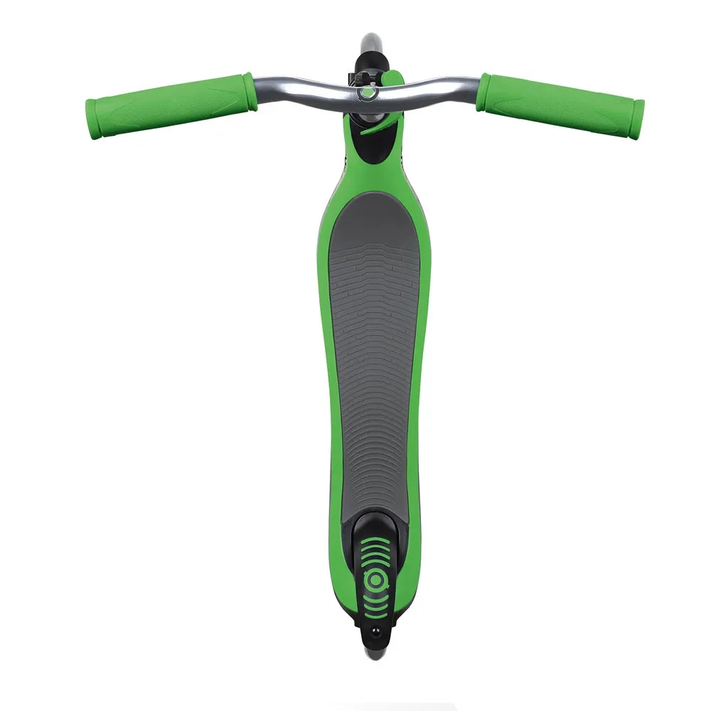 https://www.roshko.bg/media/catalog/product/cache/1/image/9df78eab33525d08d6e5fb8d27136e95/f/l/Globber FLOW 125 LIGHTS тротинетка със светещи колела - Neon Green 3.webp