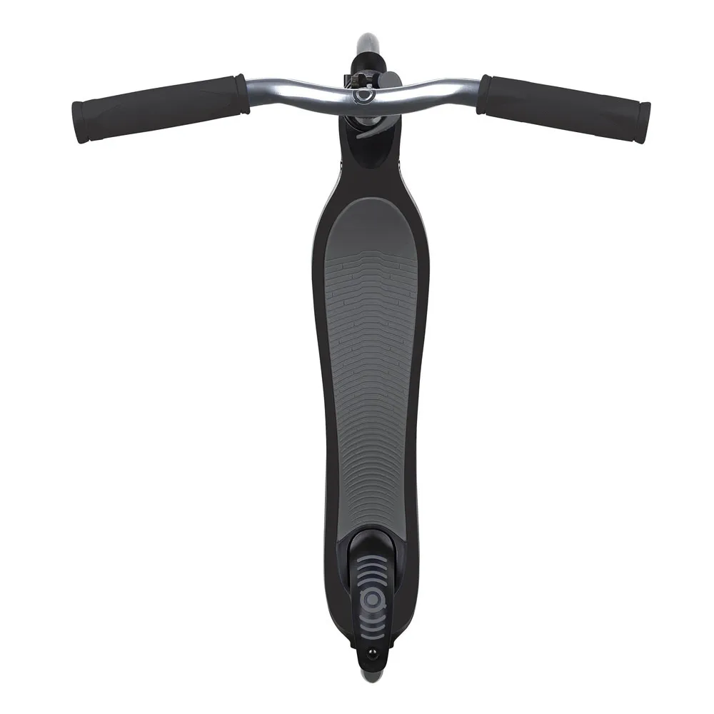 https://www.roshko.bg/media/catalog/product/cache/1/image/9df78eab33525d08d6e5fb8d27136e95/f/l/Globber FLOW 125 LIGHTS тротинетка със светещи колела - Black 3.webp