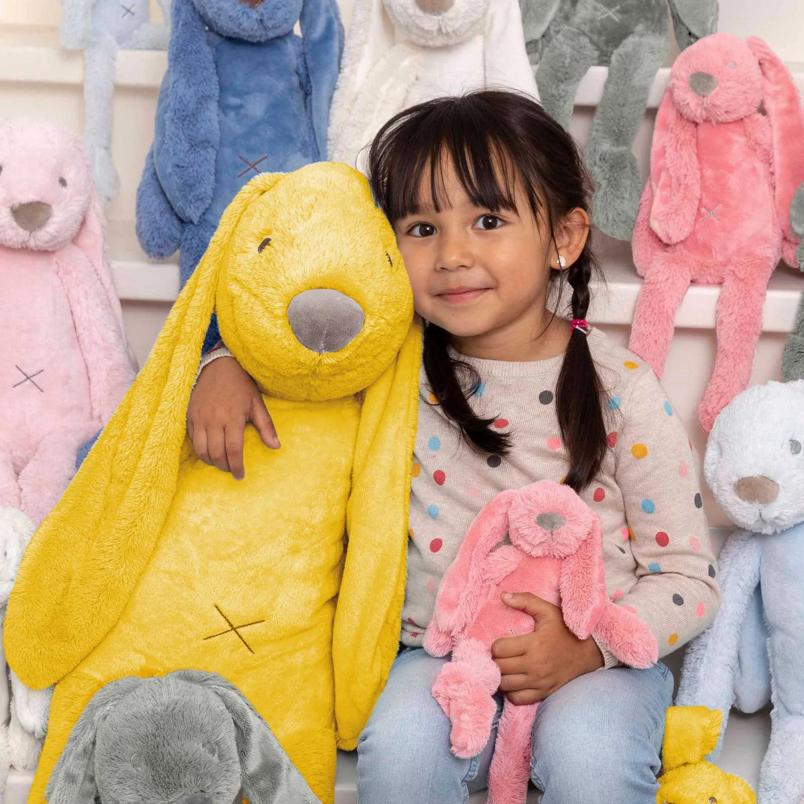 https://www.roshko.bg/media/catalog/product/cache/1/image/9df78eab33525d08d6e5fb8d27136e95/g/i/Happy Horse плюшена играчка - Зайчето Richie Giant 92 см - Pink 2.webp