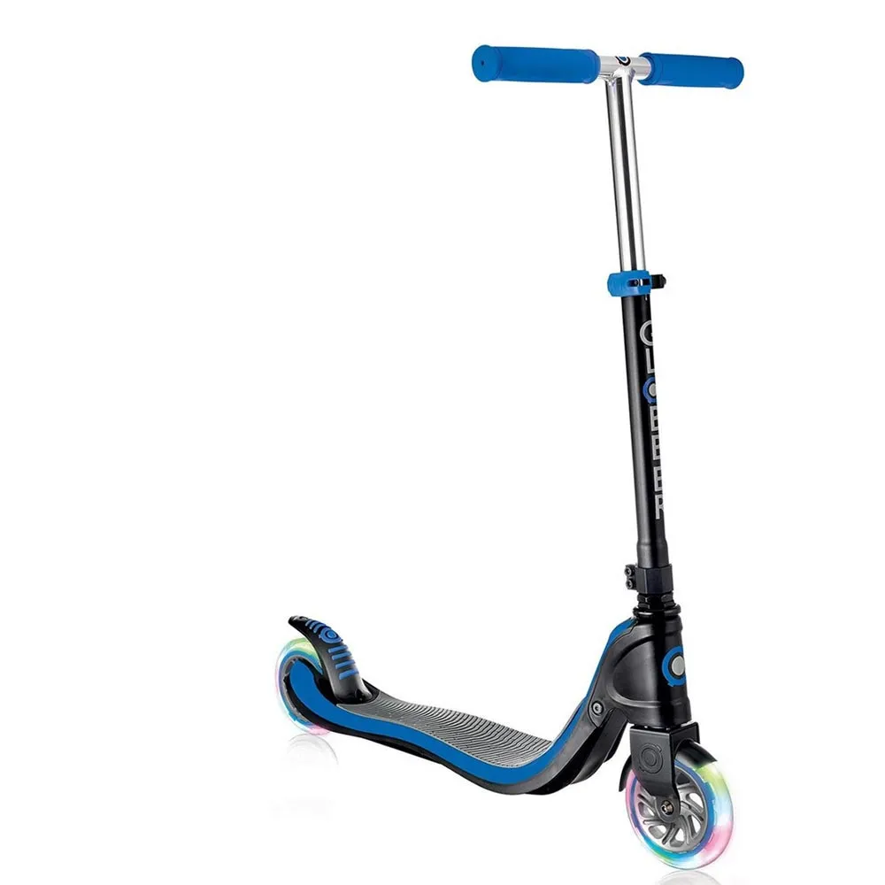 https://www.roshko.bg/media/catalog/product/cache/1/image/9df78eab33525d08d6e5fb8d27136e95/g/l/Globber My Too Flow 125 Lights Black-Navy Blue 472-100.webp