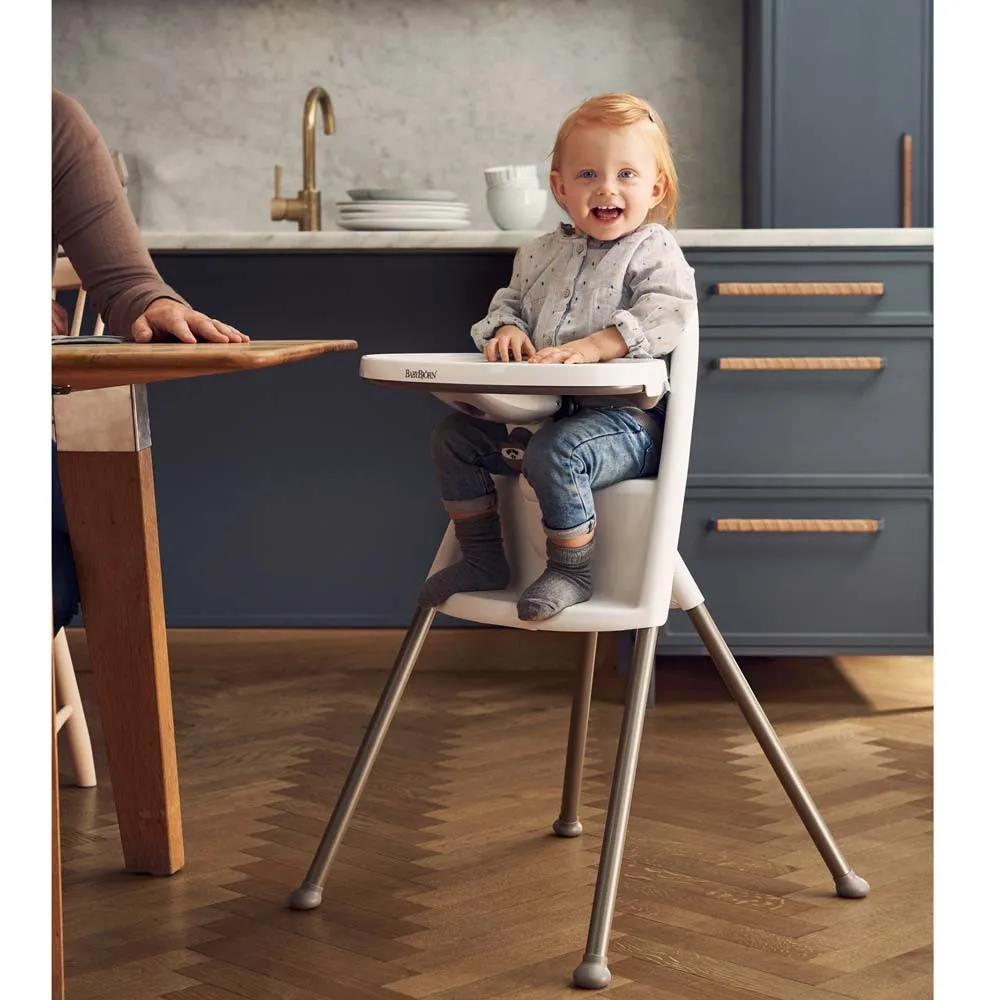https://www.roshko.bg/media/catalog/product/cache/1/image/9df78eab33525d08d6e5fb8d27136e95/h/i/BabyBjörn столче за хранене 3.webp