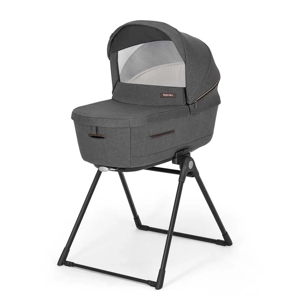 https://www.roshko.bg/media/catalog/product/cache/1/image/9df78eab33525d08d6e5fb8d27136e95/i/n/bebeshka-kolichka-aptica-velvet-grey 3.webp