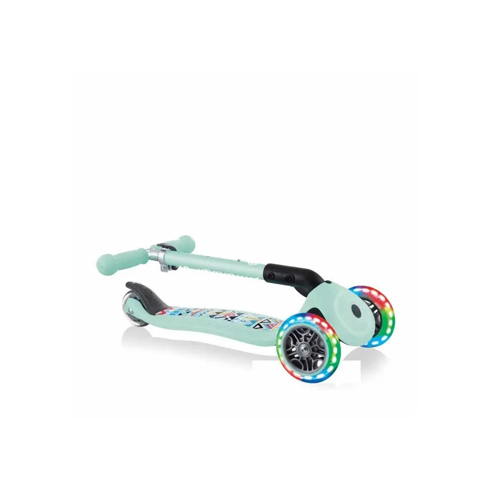 https://www.roshko.bg/media/catalog/product/cache/1/image/9df78eab33525d08d6e5fb8d27136e95/j/u/Globber Junior Foldable Fantasy Lights тротинетка със сгъваема дръжка - Mint 4.webp