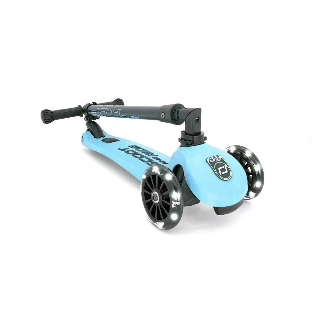 https://www.roshko.bg/media/catalog/product/cache/1/image/9df78eab33525d08d6e5fb8d27136e95/k/3/Scoot and Ride HIGHWAYKICK 3 LED сгъваема тротинетка със светещи колела - Blueberry 2.webp