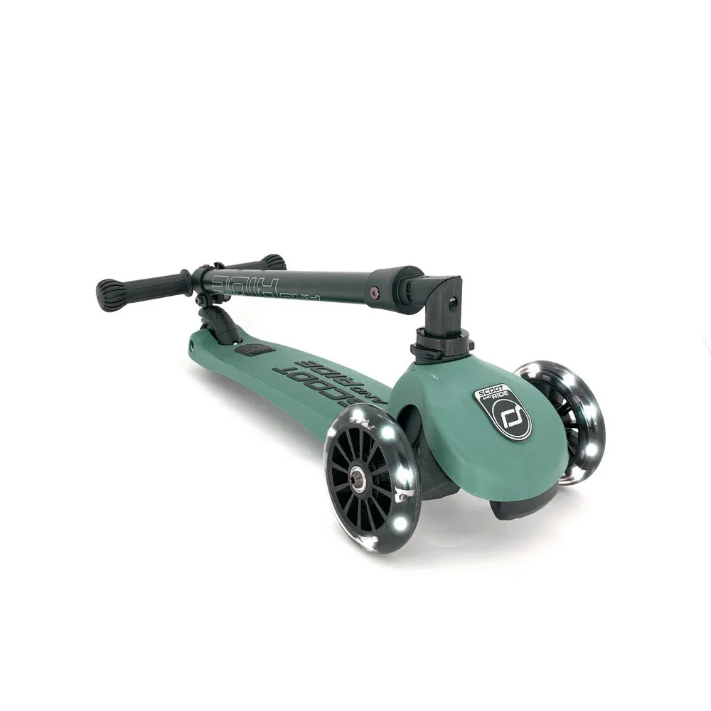 https://www.roshko.bg/media/catalog/product/cache/1/image/9df78eab33525d08d6e5fb8d27136e95/k/3/Scoot and Ride HIGHWAYKICK 3 LED сгъваема тротинетка със светещи колела - Forest 2.webp