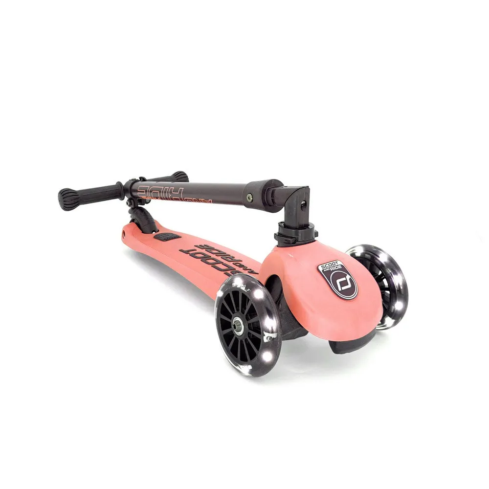 https://www.roshko.bg/media/catalog/product/cache/1/image/9df78eab33525d08d6e5fb8d27136e95/k/3/Scoot and Ride HIGHWAYKICK 3 LED сгъваема тротинетка със светещи колела - Peach.webp