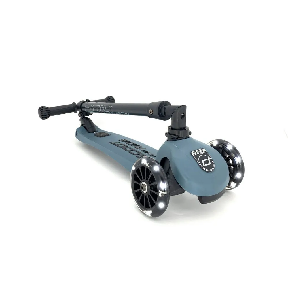 https://www.roshko.bg/media/catalog/product/cache/1/image/9df78eab33525d08d6e5fb8d27136e95/k/3/Scoot and Ride HIGHWAYKICK 3 LED сгъваема тротинетка със светещи колела - Steel 2.webp