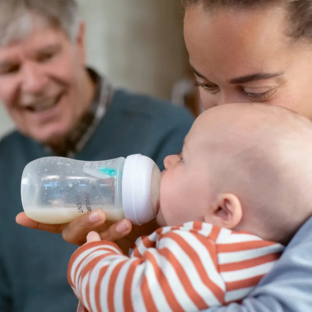 https://www.roshko.bg/media/catalog/product/cache/1/image/9df78eab33525d08d6e5fb8d27136e95/k/o/Philips AVENT Комплект за новородено с 4 шишета за хранене Natural Response.webp