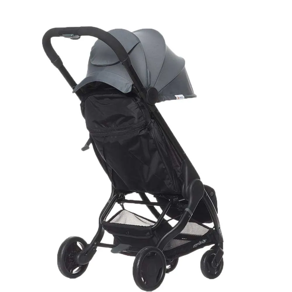 https://www.roshko.bg/media/catalog/product/cache/1/image/9df78eab33525d08d6e5fb8d27136e95/m/e/Ergobaby бебешка коликчка 2 в 1 Metro Compact City Stroller Grey 6.webp