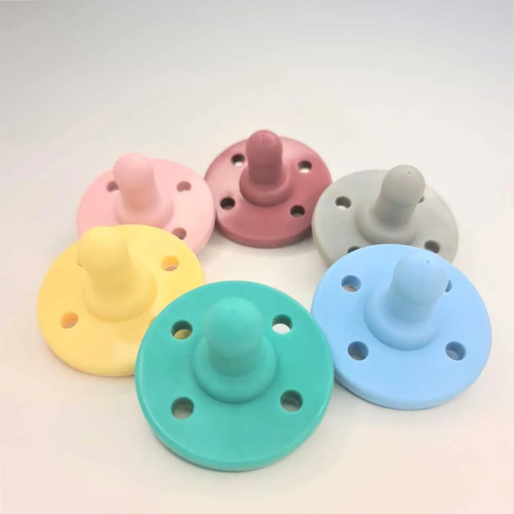 https://www.roshko.bg/media/catalog/product/cache/1/image/9df78eab33525d08d6e5fb8d27136e95/m/i/silikonovi-zalygalki-Minikoioi-Basics-Soother 2.webp
