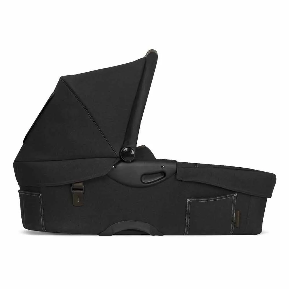 https://www.roshko.bg/media/catalog/product/cache/1/image/9df78eab33525d08d6e5fb8d27136e95/m/u/Mutsy кош за новородено за количка Evo Farmer Deep Anthracite 2018.webp
