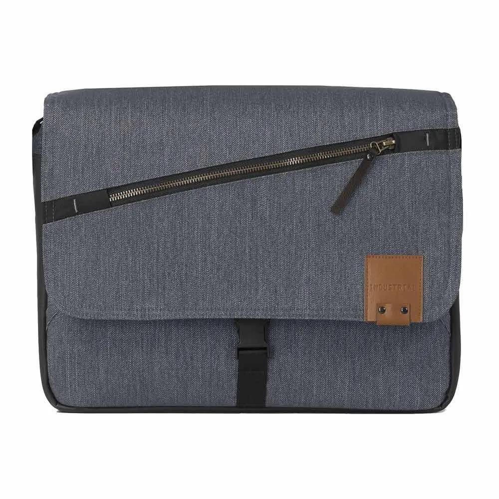 https://www.roshko.bg/media/catalog/product/cache/1/image/9df78eab33525d08d6e5fb8d27136e95/m/u/Mutsy Чанта за количка Evo Industrial Lava Grey 2018.webp