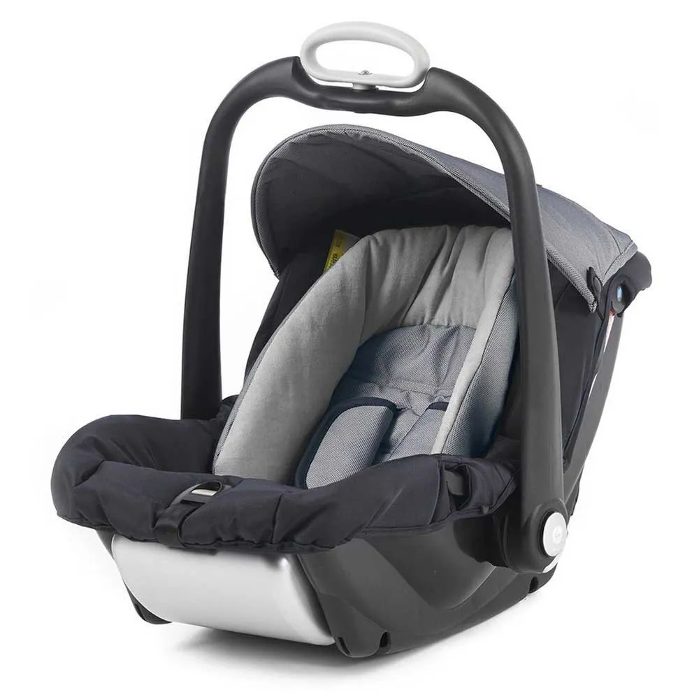 https://www.roshko.bg/media/catalog/product/cache/1/image/9df78eab33525d08d6e5fb8d27136e95/m/u/ за кола Mutsy Safe2Go Urban Nomad White and Blue 2018.webp