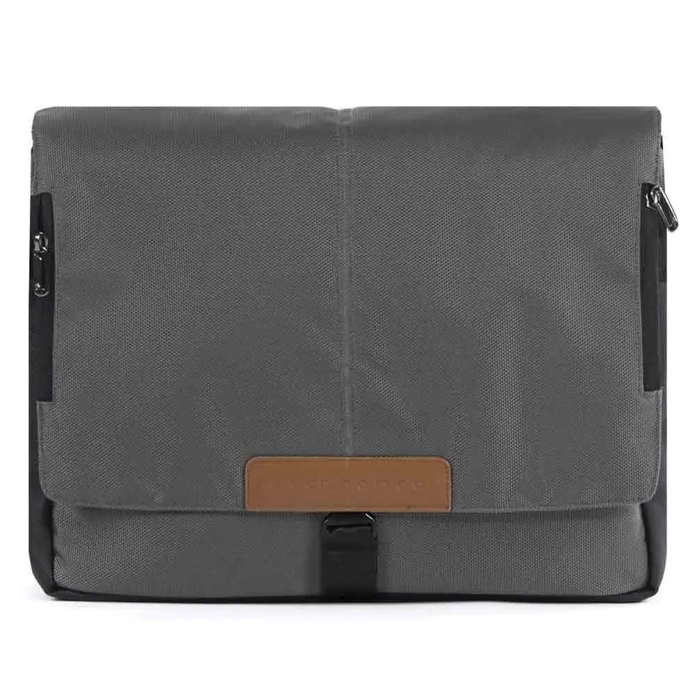 https://www.roshko.bg/media/catalog/product/cache/1/image/9df78eab33525d08d6e5fb8d27136e95/m/u/Mutsy Чанта за количка i2 Urban Nomad Dark Grey 2018.webp