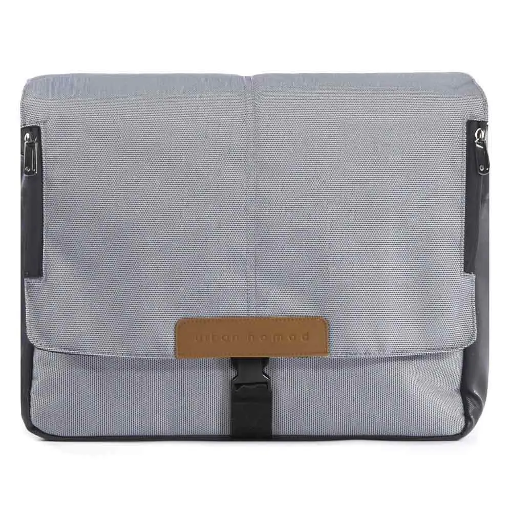 https://www.roshko.bg/media/catalog/product/cache/1/image/9df78eab33525d08d6e5fb8d27136e95/m/u/Mutsy Чанта за количка i2 Urban Nomad White and Blue 2018.webp