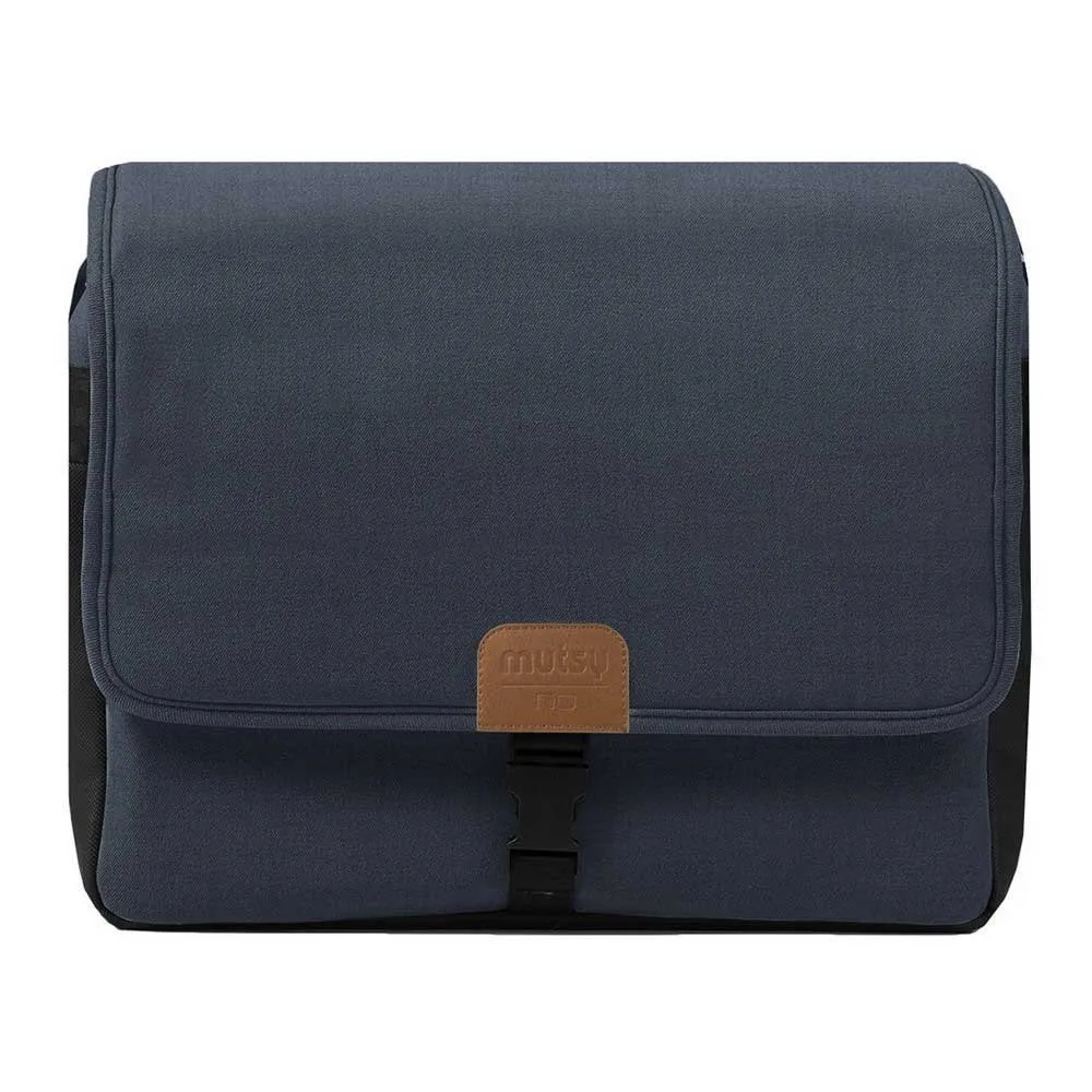 https://www.roshko.bg/media/catalog/product/cache/1/image/9df78eab33525d08d6e5fb8d27136e95/m/u/Mutsy Чанта за количка Nio Adventure Midnight Blue 2018.webp