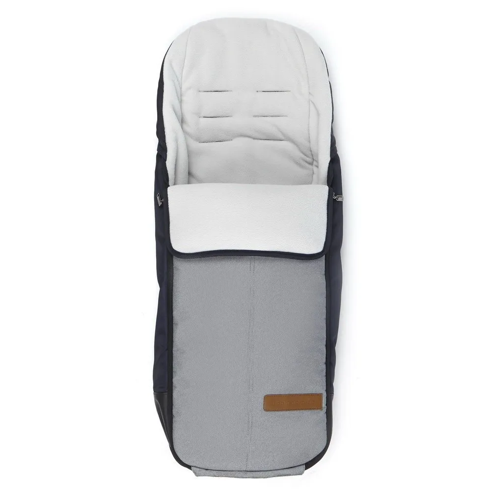 https://www.roshko.bg/media/catalog/product/cache/1/image/9df78eab33525d08d6e5fb8d27136e95/m/u/Mutsy i2 Urban Nomad White and Blue зимно чувалче за детска количка 2018.webp