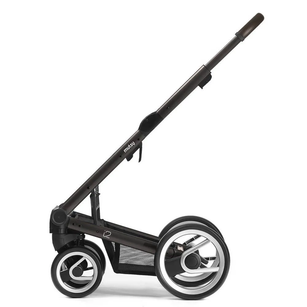 https://www.roshko.bg/media/catalog/product/cache/1/image/9df78eab33525d08d6e5fb8d27136e95/m/u/Mutsy i2 шаси за детска количка с непомпащи се гуми Farmer Black Brown 2018.webp